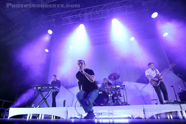 FUTURE ISLANDS - 2023-09-05 - PARIS - CentQuatre - Nef Curial - Samuel Thompson Herring - Gerrit Welmers - William Cashion - Michael Lowry